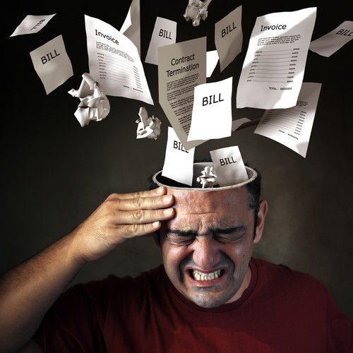 Zmiana planowana
<br><br>
<strong>E - zwolnienia</strong>
<br><br>
Tak jest:
<br><br>
Obecnie pacjentowi wystawiane jest zaświadczenie o czasowej niezdolności do pracy – ZUS ZLA  w formie papierowej. Lekarz wystawia je w trzech egzemplarzach: oryginał i dwie kopie. Oryginał jest wysyłany przez lekarza do ZUS. Jedną kopię otrzymuje chory, a druga jest przechowywana przez trzy lata przez lekarza.
<br><br>
Tak będzie:
<br><br>
Planuje się prowadzenie elektronicznego systemu zaświadczeń lekarskich o czasowej niezdolności do pracy. E-zwolnienia będą dostarczane do ZUS oraz płatnika składek bez konieczności przesyłania papierowych oryginałów tych dokumentów. Lekarze będą tworzyć swój profil informacyjny za pomocą systemu teleinformatycznego, bezpłatnie udostępnionego przez ZUS. Zwolnienie (wypełnione i podpisane) będzie przekazywane automatycznie na elektroniczną skrzynkę podawczą ZUS. Pacjent będzie mógł otrzymać wydruk e-zwolnienia zaopatrzony w podpis i pieczątkę lekarza.