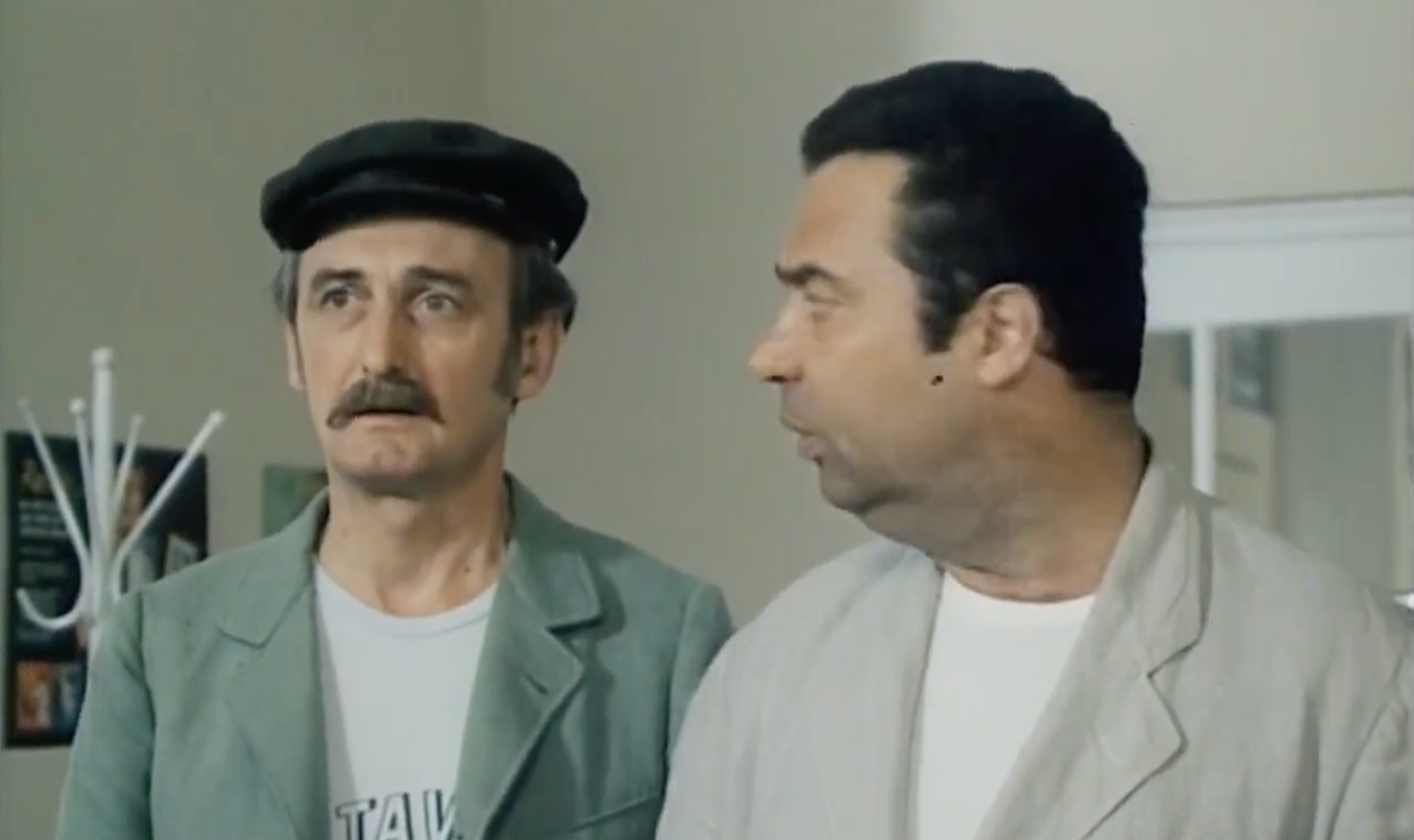 Zdeněk Řehoř a Vladimír Menšík vo filme Ako utopiť dr. Mráčka alebo Koniec vodníkov v Čechách. 