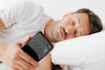 ébredés alvás alvászavar képernyő testmozgás biológiai óra