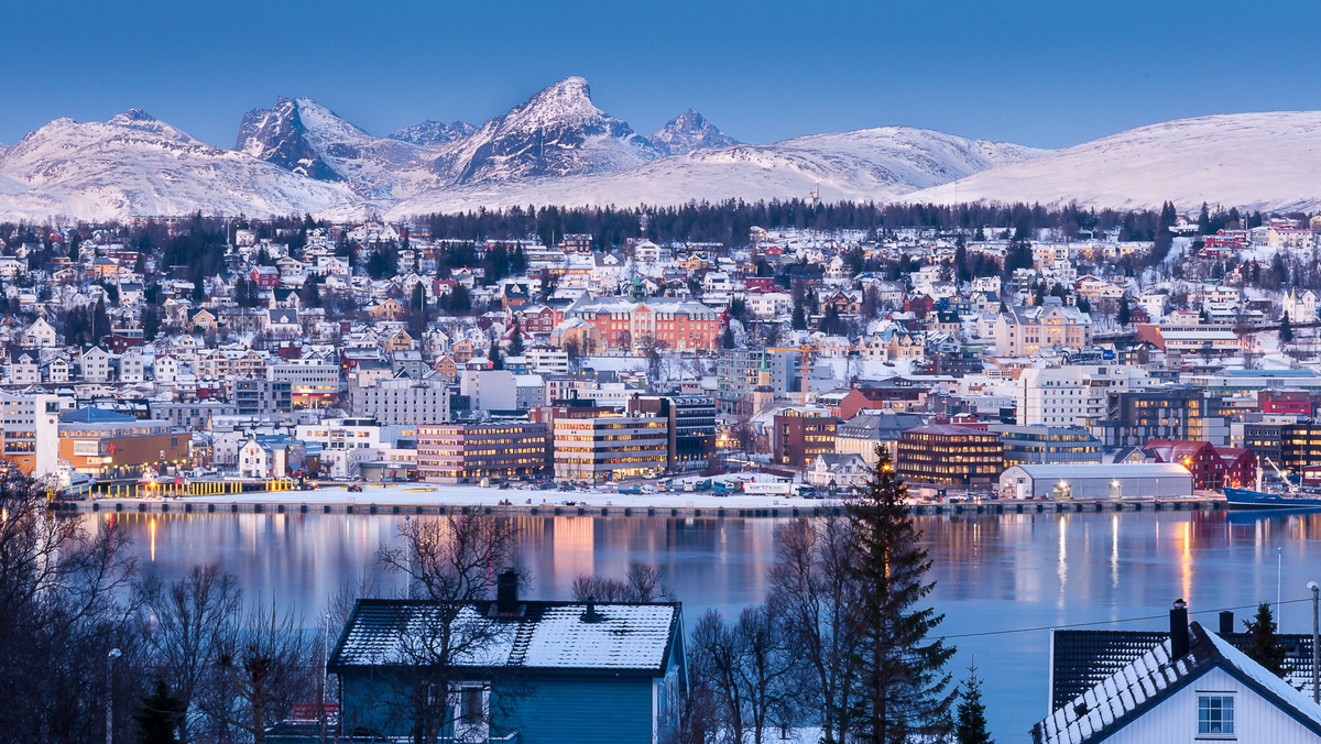 Linia lotnicza Wizz Air rozpoczęła w sobotę loty na nowej trasie z Gdańska do Tromsø w Norwegii. Najnowsze połączenie Wizz odbywa się trzy razy w tygodniu, we wtorki, czwartki i soboty. Bilety są dostępne w sprzedaży na stronie przewoźnika lub za pośrednictwem aplikacji mobilnej Wizz. Ceny zaczynają się od 59 zł (bilet w jedną stronę) i zgodnie z nową polityką bagażową Wizz, zawierają bezpłatny bagaż podręczny o wymiarach maksymalnych 55x40x23 cm.