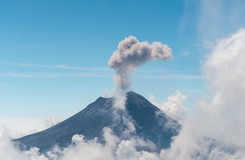 Meksyk. Wulkan 'pluje popiołem'. Trwa ewakuacja mieszkańców