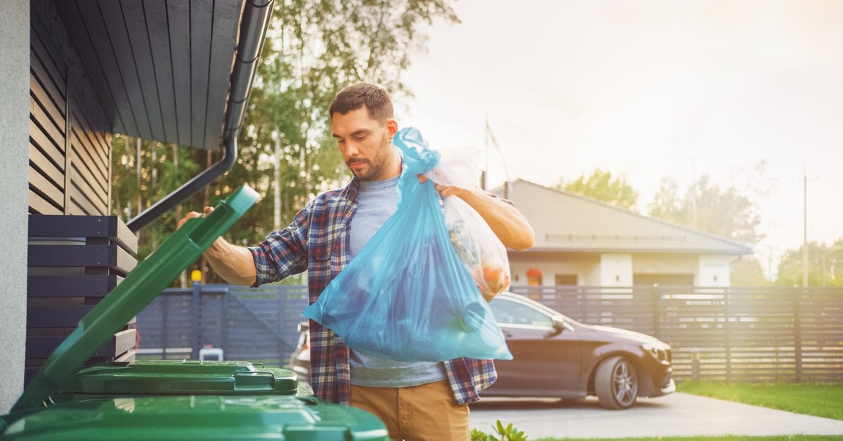 Uchwała o opłatach za śmieci może trafić do kosza przez kilka groszy zaokrąglenia