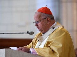Kardynał Dziwisz zaatakował polityków. "Czy oni mogą spać spokojnie?"