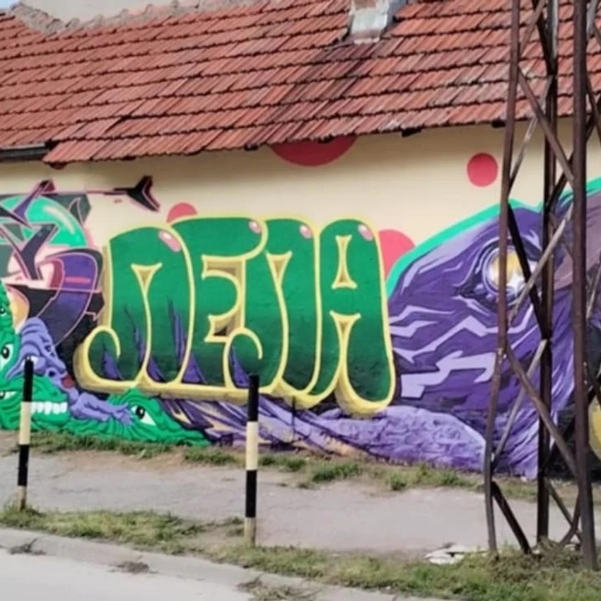 Ispisan naziv njegove najpopularnije pesme "Lela Vranjanka"