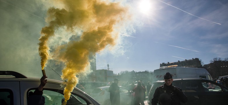 Konwoje wolności w Paryżu. Policja użyła gazu i granatów hukowych