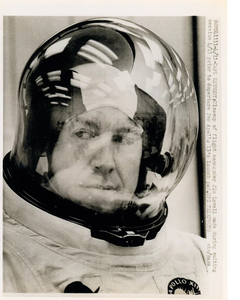 Astronauta Neil Armstrong (fot. Swann Galleries)