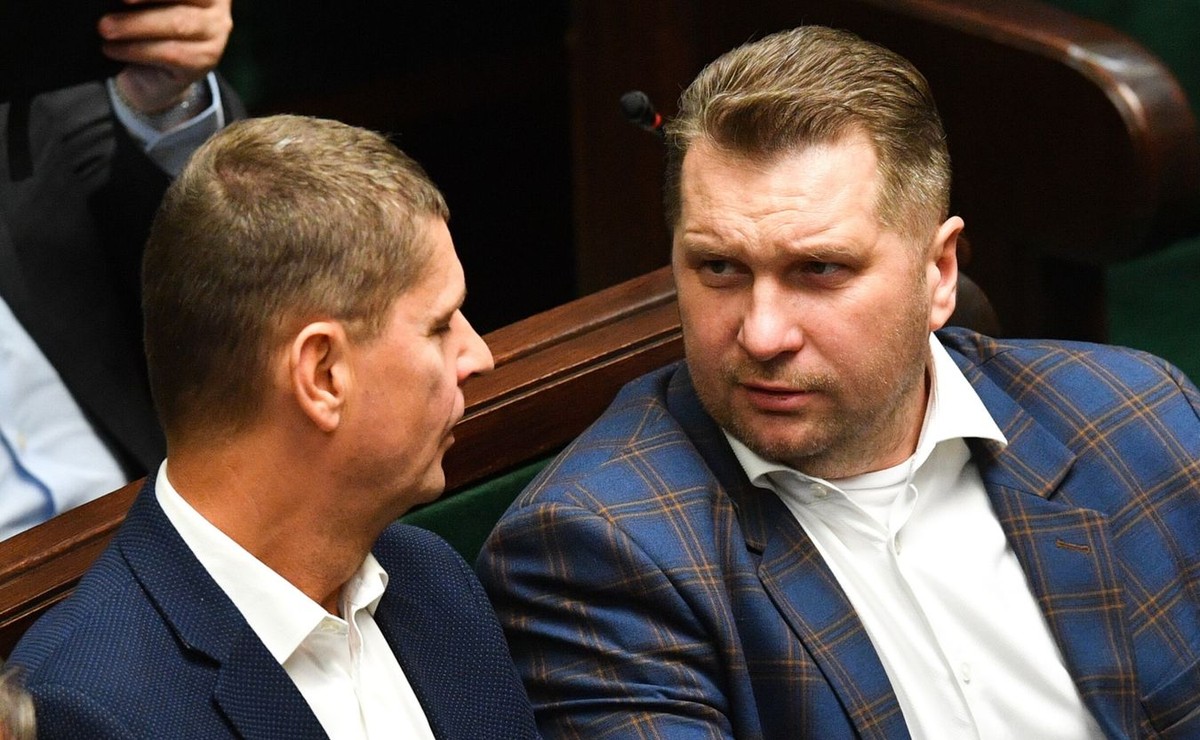 Minister edukacji i nauki Przemysław Czarnek i wiceminister edukacji i nauki Dariusz Piontkowski