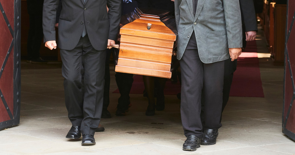 El lado oscuro del funeral.  Más empresas contratan ilegalmente que legalmente