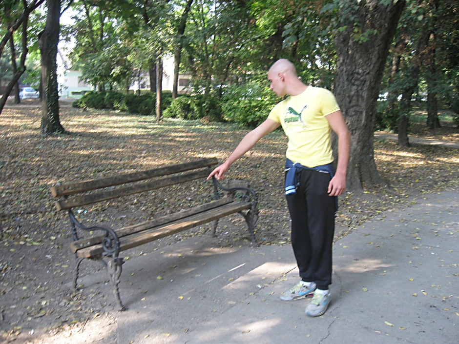 Očevidac Stefan Jovanović pokazuje mesto gde je pretučen njegov drug