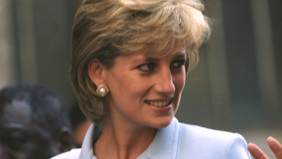 Lessen be Diana ruhatárába - ilyen estélyiket viselt a szívek hercegnéje - galéria