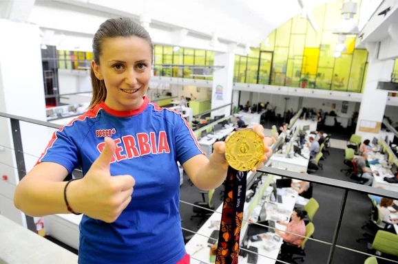 sGHk9kqTURBXy9kZjdlN2M5ZTI2MmE2MjliMjYyY