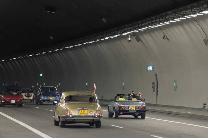 wAAACH5BAEKAAAALAAAAAABAAEAAAICRAEAOw%3D%3D