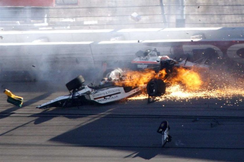 Brytyjczyk Dan Wheldon zmarł po wypadku na torze w Las Vegas