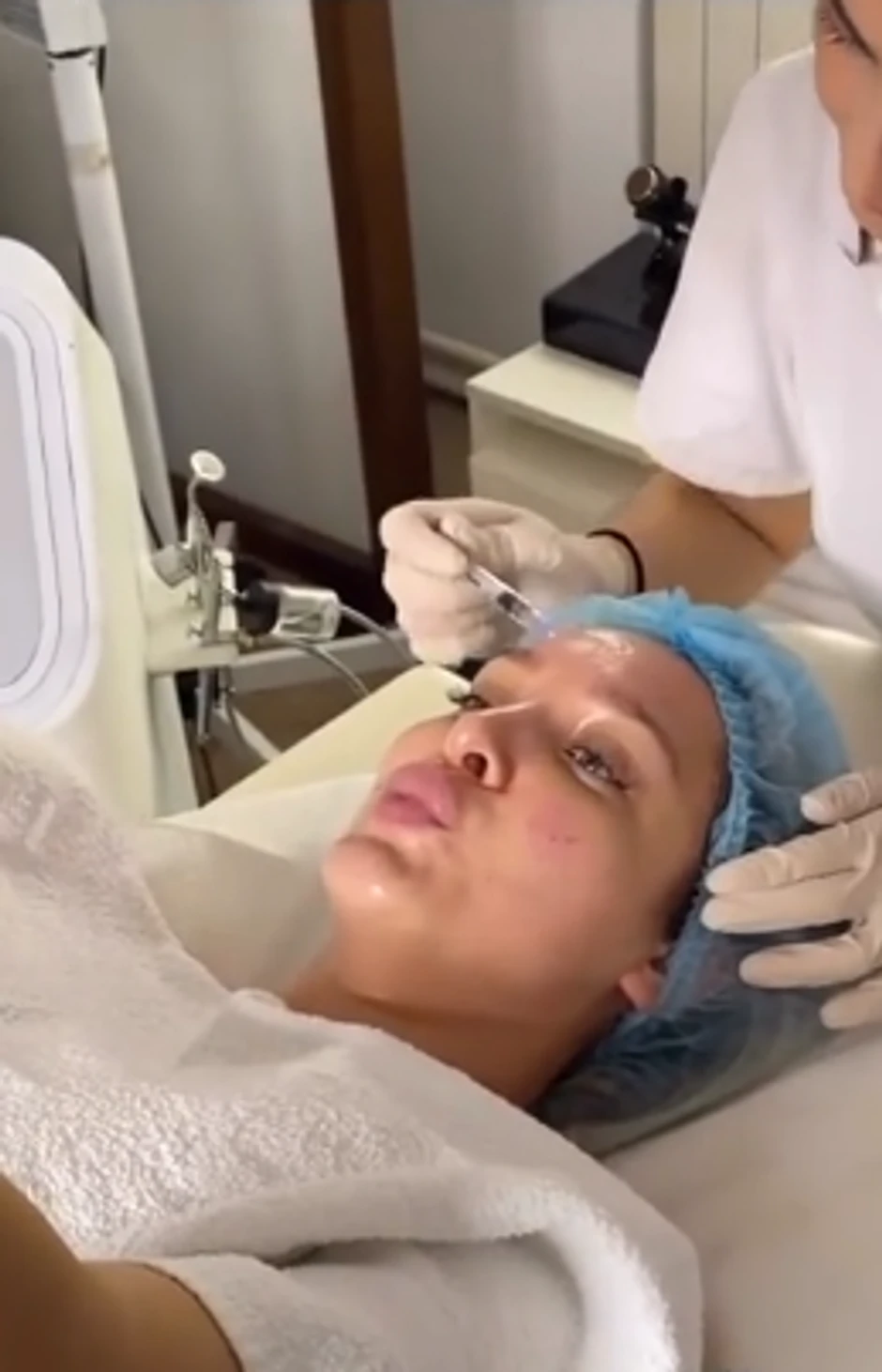 Luna Đogani u klinici