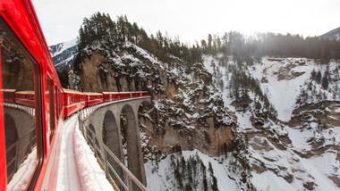 katastrofa w alpach. wykoleił się pociąg z prawie setką pasażerów