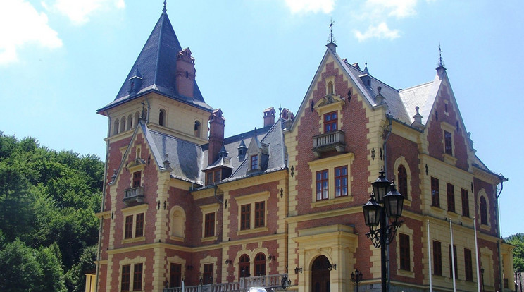 Kastélyhotel Sasvár novemberre lehúzza a rolót / Fotó: Wikipedia Commons