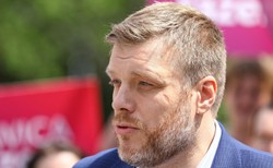 Zandberg: Żenuje mnie w 2019 roku spór o to, kto z kim pił wódkę w Magdalence