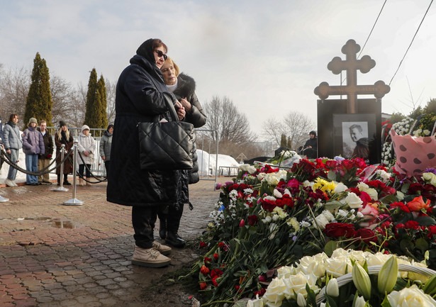 Ludmiła Nawalna przy grobie syna