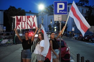 Demonstracja na Krakowskim Przedmieściu. 'Mińsk-Warszawa, wspólna sprawa'
