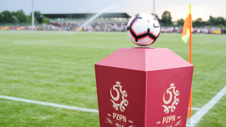 PZPN zawiesza swój flagowy program szkolenia - Piłka nożna