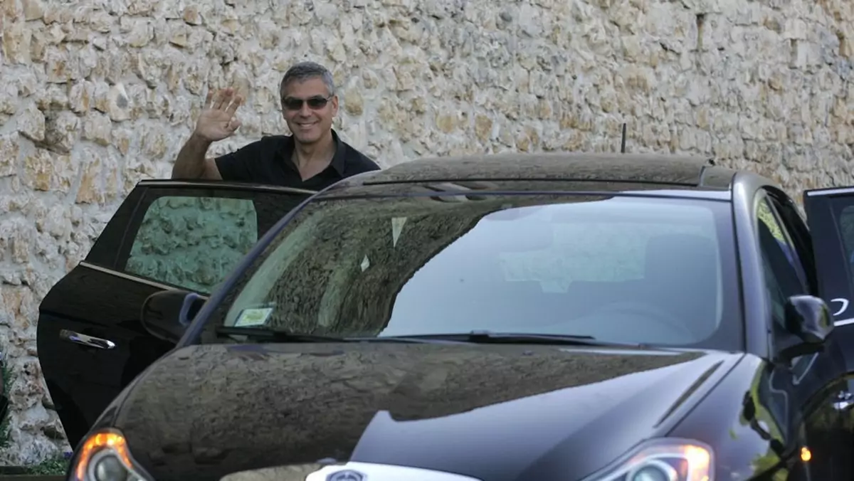 George Clooney z Lancią dla L'Aquila