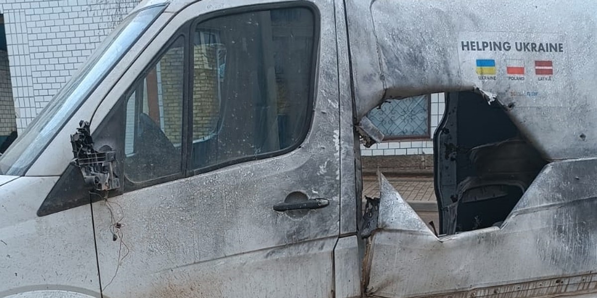 Polski bus z pomoc humanitarną ostrzelany przez Rosjan w Ukrainie.