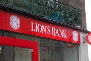 Bank Czarneckiego namawiał na ryzykowne inwestycje w zakup lokali pod wynajem. Setki osób straciło pieniądze