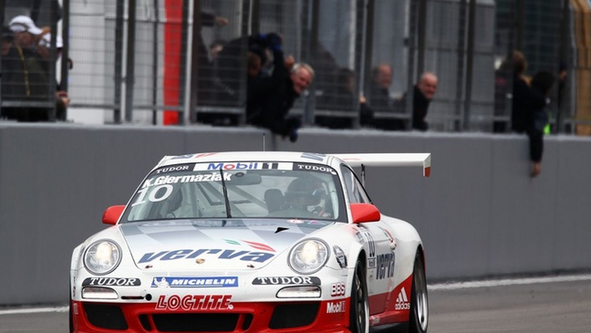 Podczas Grand Prix Węgier zespół Verva Racing Team utrzymuje się w ścisłej czołówce Porsche Supercup. W treningu na torze Hungaroring Jakub Giermaziak uzyskał trzeci czas i zapewnia, że gdyby nie został zablokowany przez rywala, pojechałby znacznie szybciej.