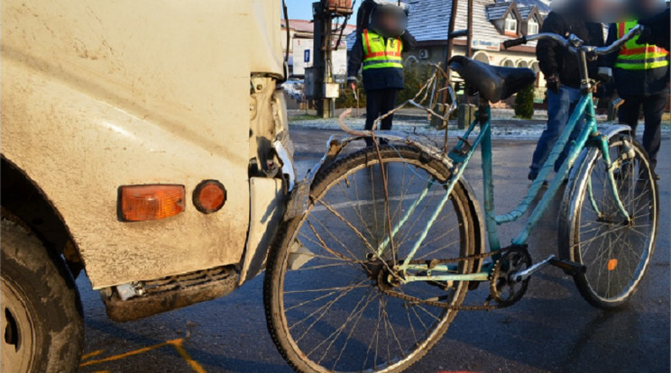 Halálra gázolt egy kerékpárost egy teherautós /Fotó: Police.hu
