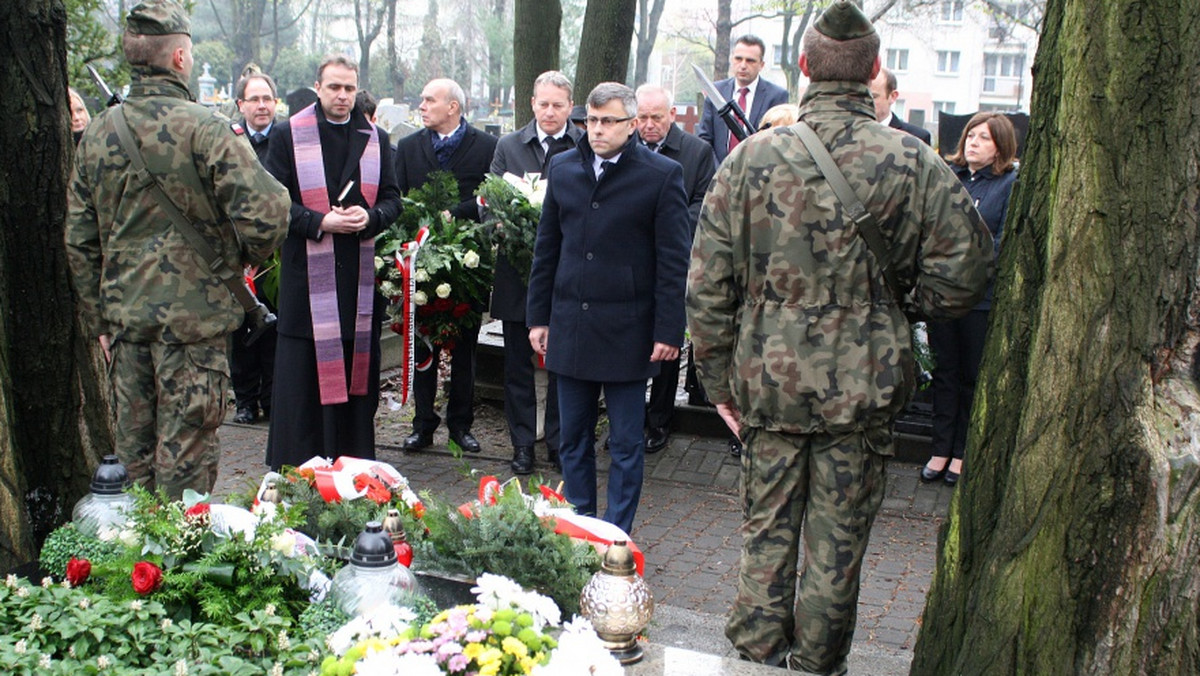 W niedzielę, w szóstą rocznicę katastrofy rządowego samolotu Tu-154M pod Smoleńskiem, w całym województwie uczczono pamięć tragicznie zmarłych przedstawicieli polskiego życia publicznego pochowanych w naszym regionie.