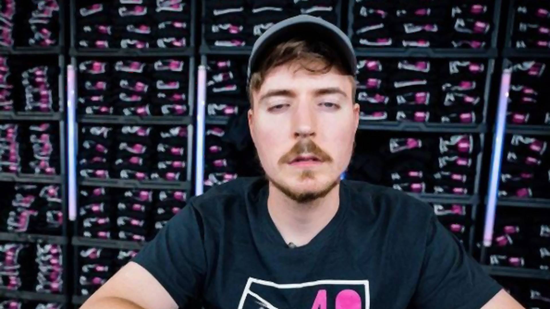 Фото мистера биста. Тайлер Mr Beast. Форбс Мистер Бист 2022. MRBEAST net Worth 2022. MRBEAST состояние.