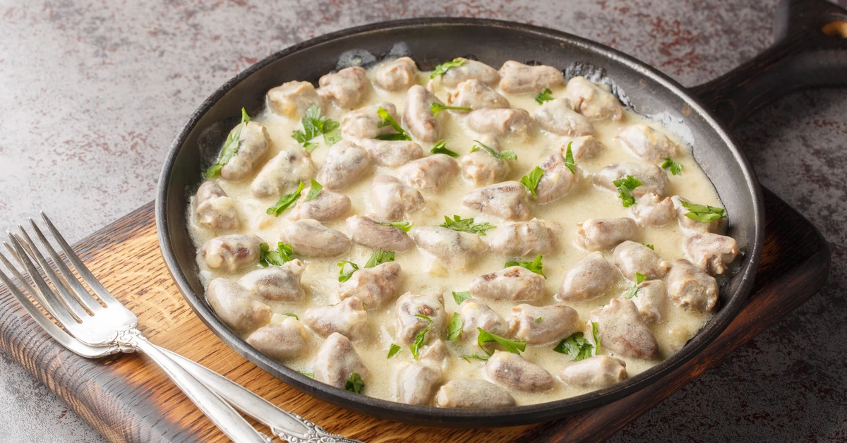 Pyszny obiad na poniedziałek. Podajemy przepis, Ty gotujesz. Potrawka z kurczaka w aksamitnym sosie