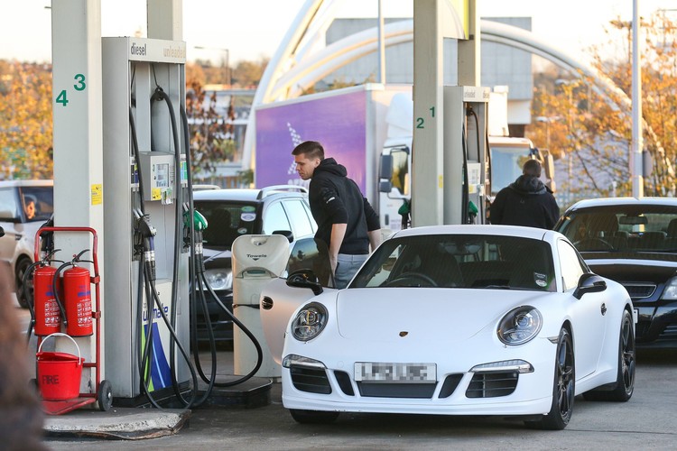 Wojciech Szczęsny i jego nowego porsche 911 carrera S