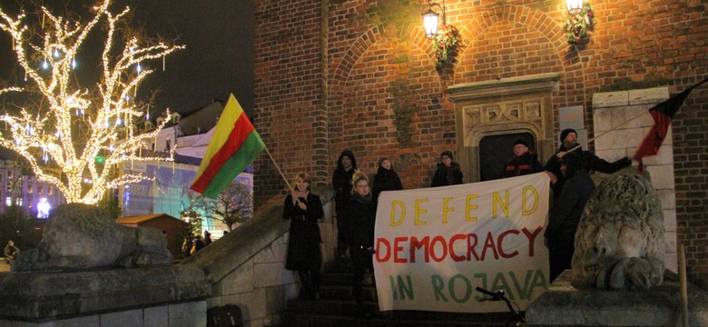 "Jesteśmy tu, by upomnieć się o tych, którzy zniknęli z pierwszych stron gazet". Manifestacja w obronie Rożawy