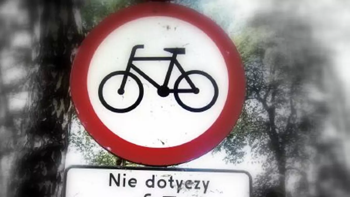 Zbędne znaki? Sprawdzamy czy mniej znaków drogowych oznacza większe bezpieczeństwo?