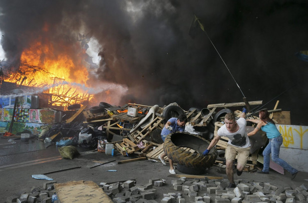Likwidacja kijowskiego Majdanu. Fot. EPA/SERGEY DOLZHENKO/PAP