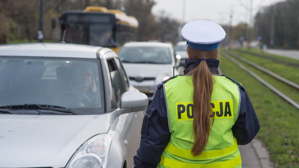 W tłusty czwartek policjanci z Wydziału Ruchu Drogowego Komendy Miejskiej Policji Drogowej w Łodzi przeprowadzili akcję "Słodki przepis na bezpieczeństwo". Kontrola policyjna przewidywała nagradzanie uczestników ruchu pączkami za poruszanie się zgodnie z przepisami.