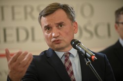 Rozłam w koalicji doprowadzi do dymisji? "Nie pozwolimy przejąć PiS-u Ziobrze"