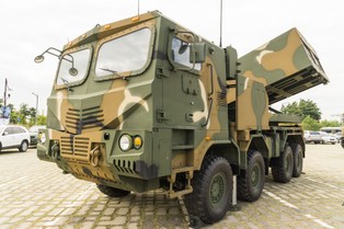 Źródło: MON chce szybko pozyskać koreańską wyrzutnię rakiet systemu MLRS - K239