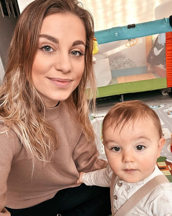 Speváčka Dominika Stará. 
