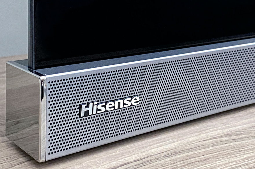 W Hisense A9G u dołu supersmukłego ekranu znalazł się stylowy soundbar, który emituje czyste i nieprzebarwione brzmienie