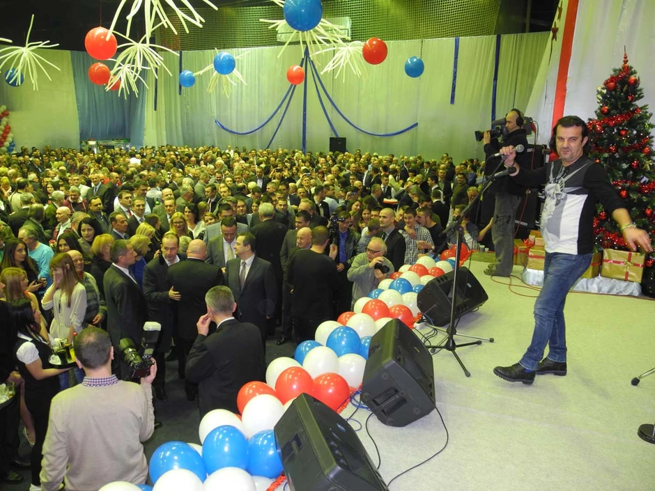 Prisutne je zabavljao Aca Lukas