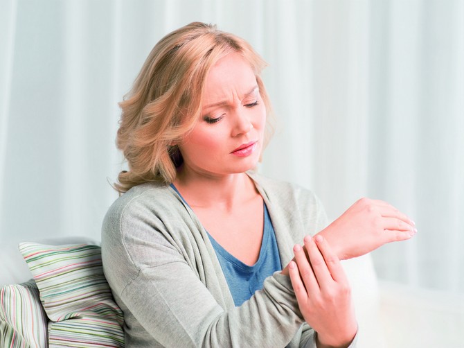 130377_stockphotounhappywomansufferingfrompaininhandathome357763421