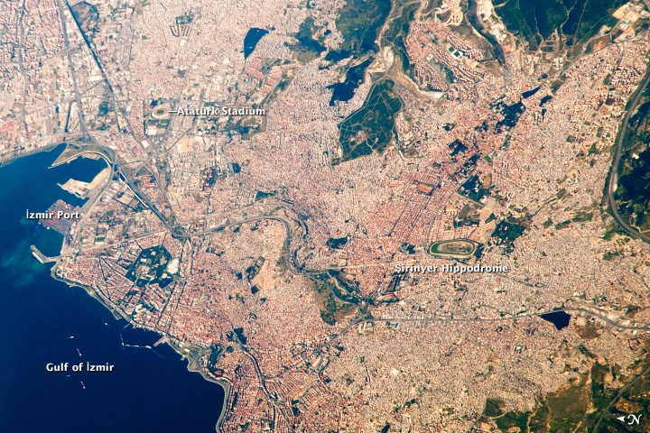 Turecki Izmir. Fot. dzięki uprzejmości NASA / JPL-Caltech