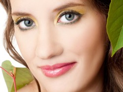 Prostota jest na topie: makijażowe trendy na lato 2013