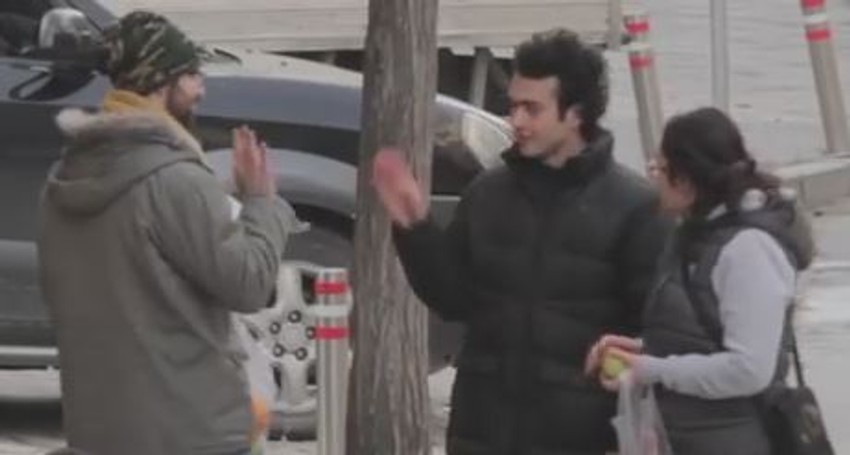 Muharemu su se javljali sklucajni prolaznici na ulici