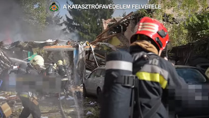 Döbbenetes pusztítást végzett a robbanás XIX. kerületben - videón ahogy a lángok martalékává válik az autószerelő műhely