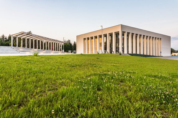 Biblioteka w Czechowicach-Dziedzicach. To prawdziwa świątynia książek!