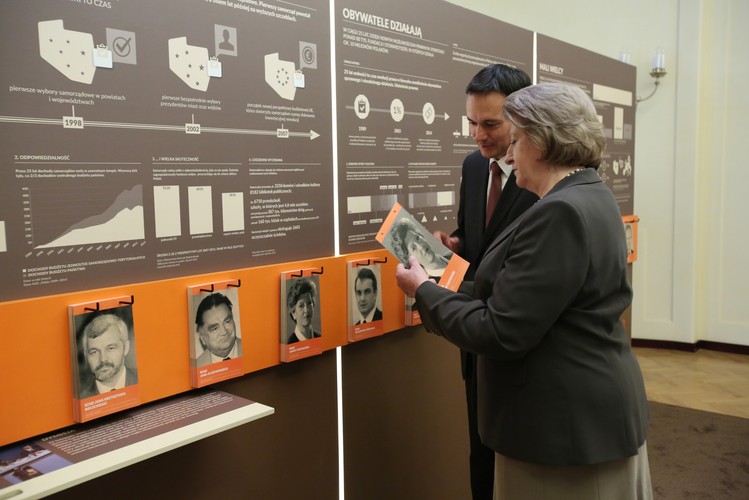 Uroczystości z okazji 25-lecia powołania rządu Tadeusza Mazowieckiego, z udziałem premiera Donalda Tuska, byłych szefów rządów po 1989 r. oraz najbliższej rodziny Tadeusza Mazowieckiego w KPRM w Warszawie