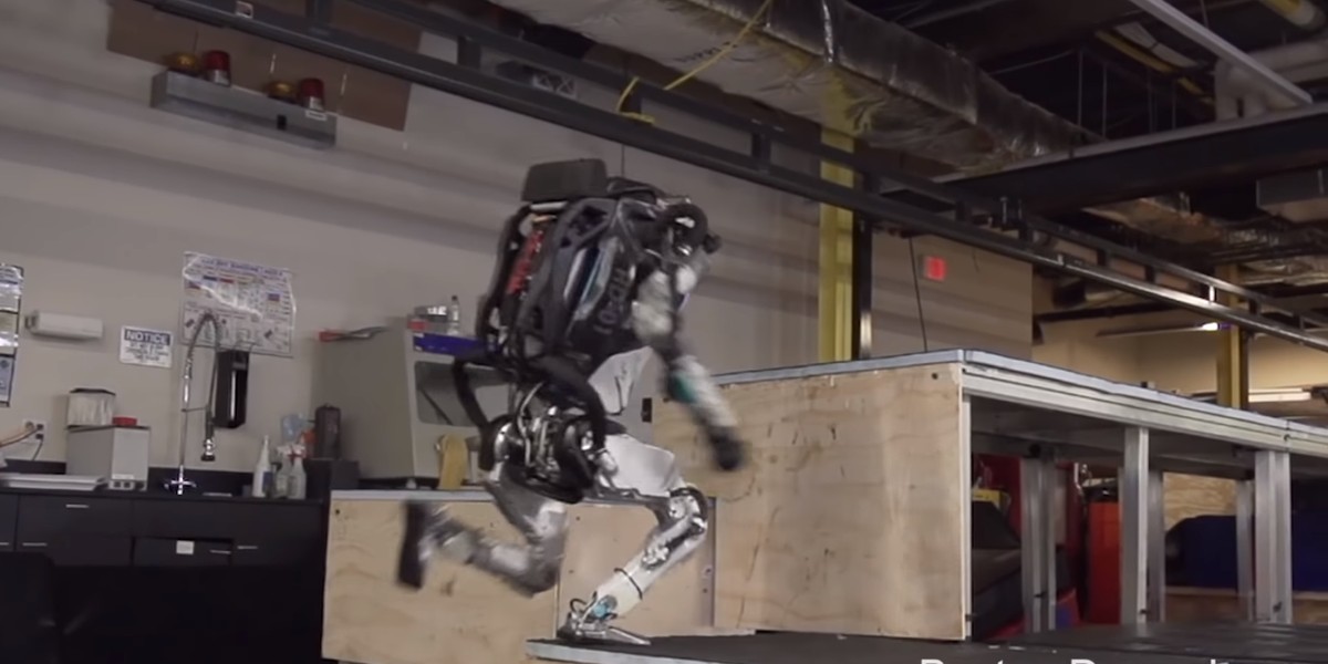 Robot firmy Boston Dynamics potrafi coraz więcej. Na nowym nagraniu widać, jak biega i skacze